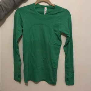 Vibrant tree green lululemon workout top